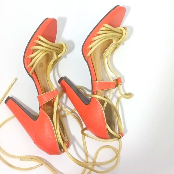 M By Shakara Size 8.5M Orange Heels with Gold Laces - Picture 7 of 8